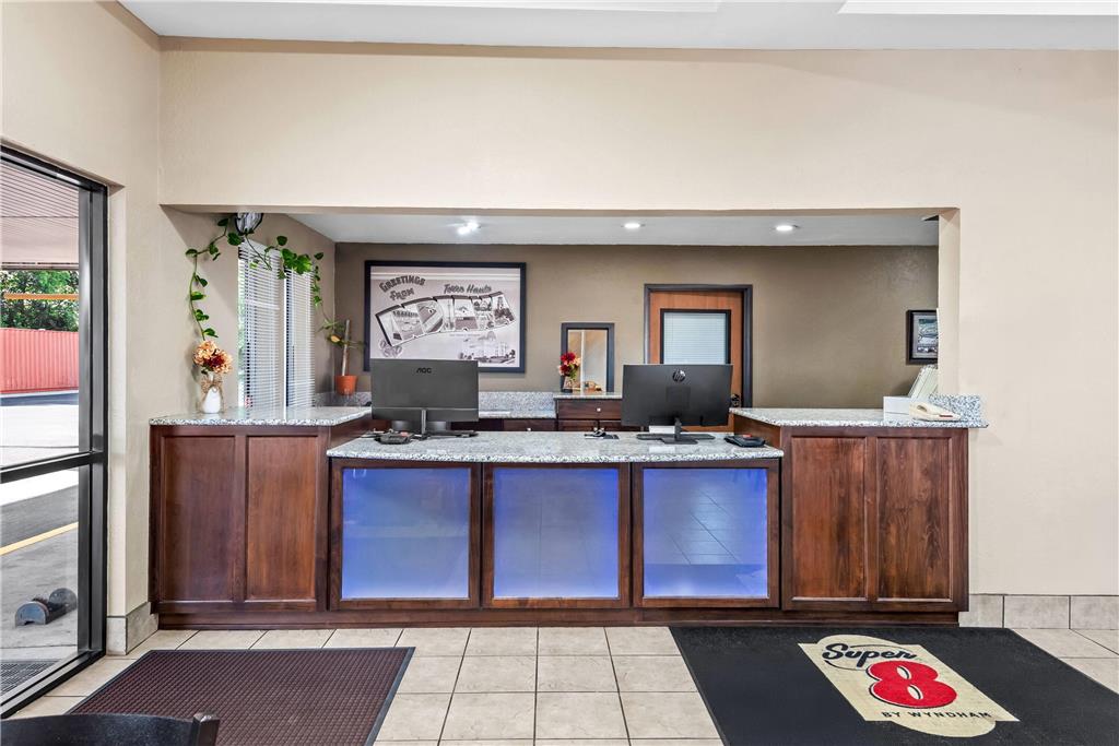 Super 8 by Wyndham Terre Haute - photo 7