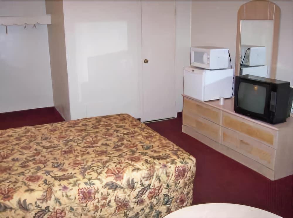 Shamrock Motel - photo 13