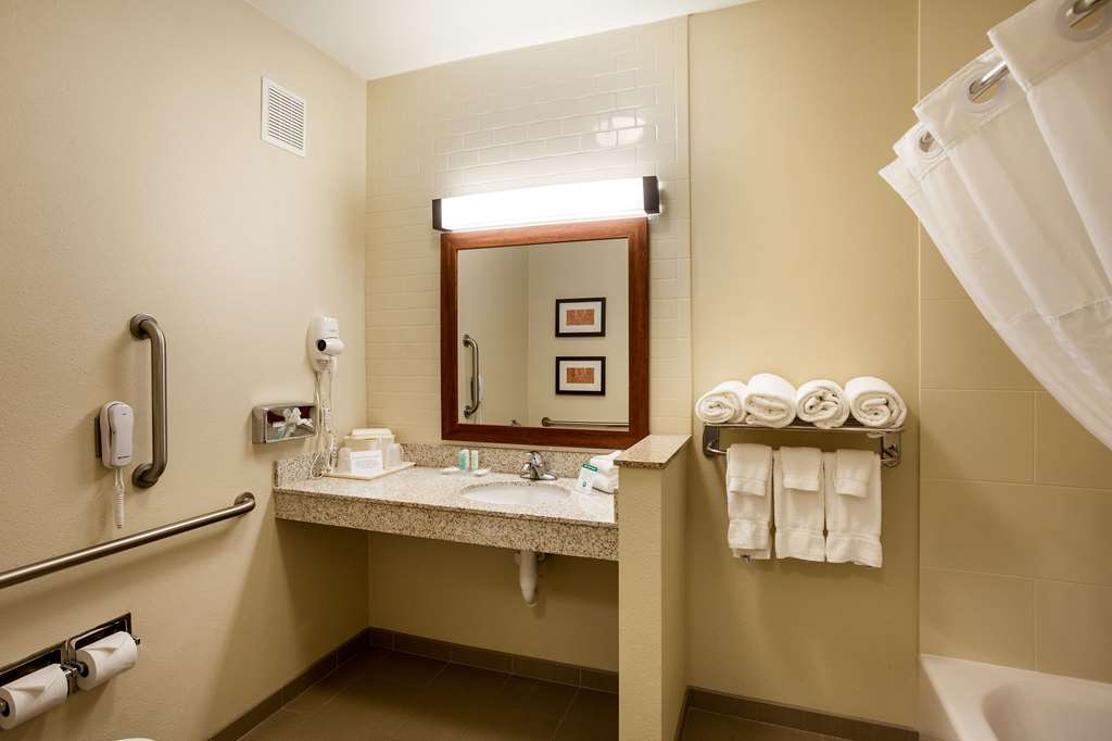 Comfort Suites Lincoln North - photo 20