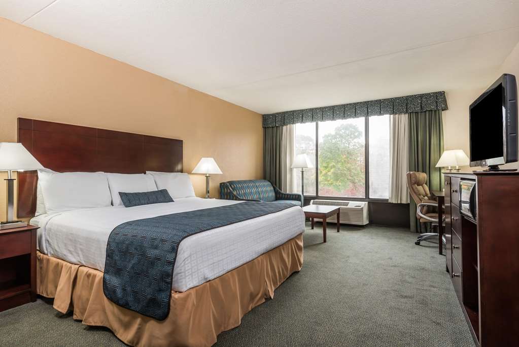 Wyndham Garden Williamsburg Busch Gardens Area - photo 37