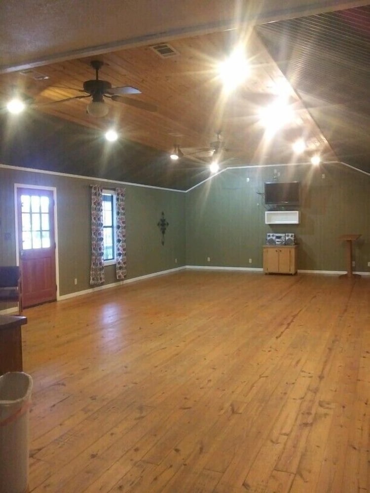 Whispering Creek Lodging & RV Resort - photo 2