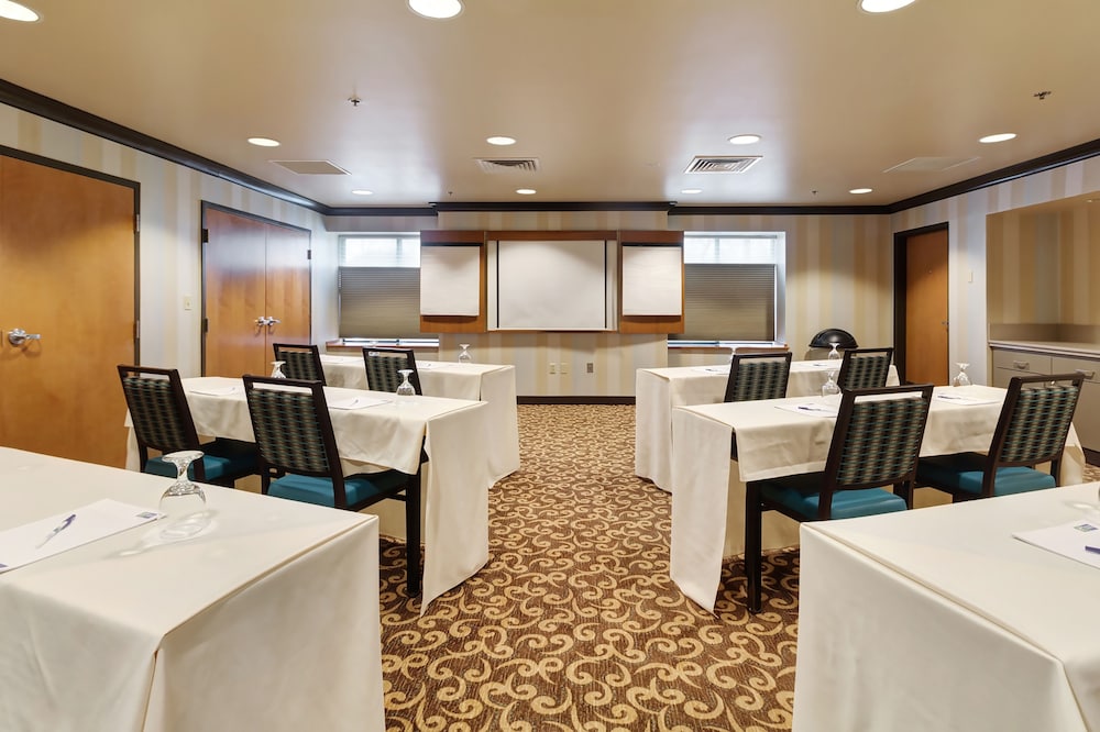 Holiday Inn Express Hotel & Suites Warwick Providence by IHG - photo 21