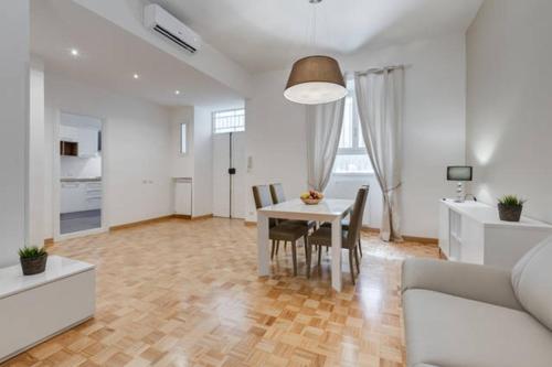 Vantaggio Apartment — 4-Star Luxury Hotel in Rome, Italy
