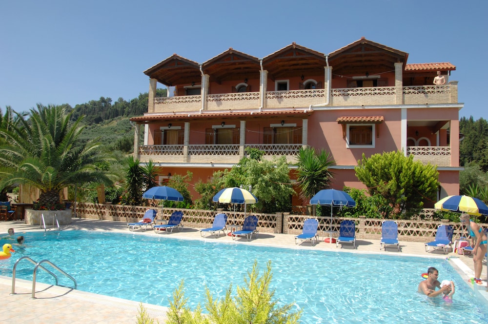 Anemomylos Studios Private Pool Family Escape by ZanteWize — 4-Star Luxury Hotel in Sikyon, Greece