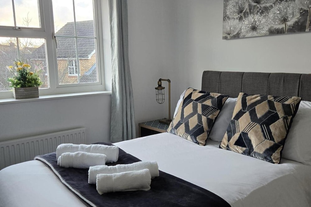 Garden Pets Parking Wifi Sleeps 2 in Ashford, United Kingdom