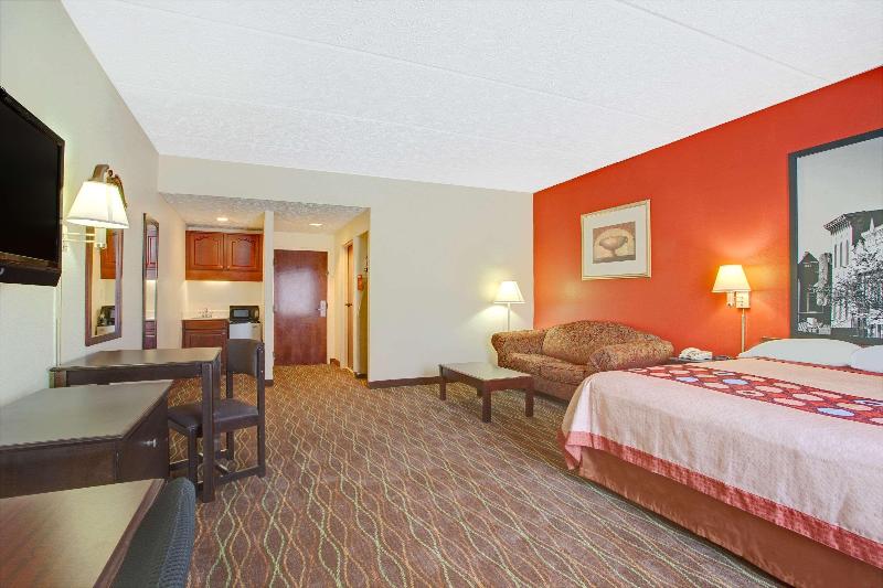 Rodeway Inn Canton - photo 12