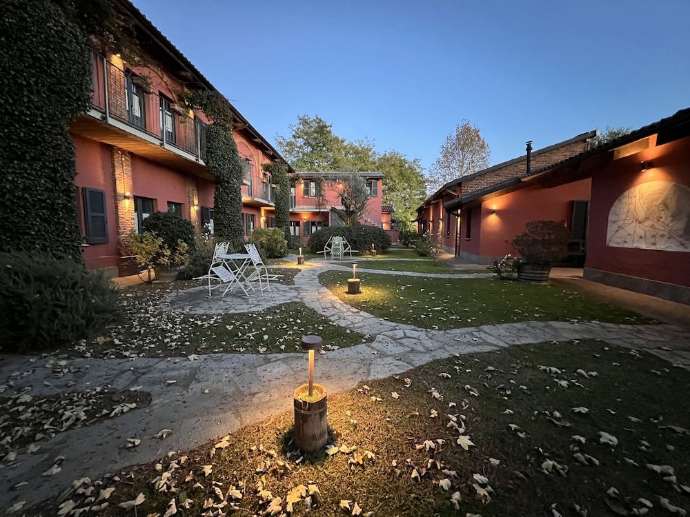 Le Serre Suites & Apartments — 4-Star Luxury Hotel in Moncalieri, Italy