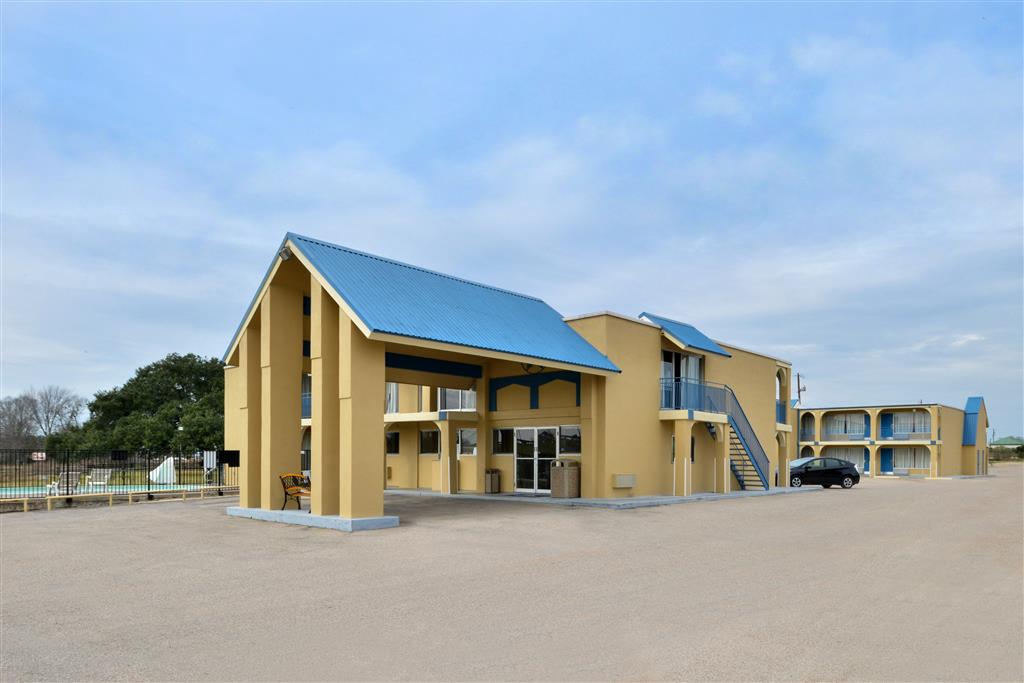 Americas Best Value Inn Schulenburg - photo 2