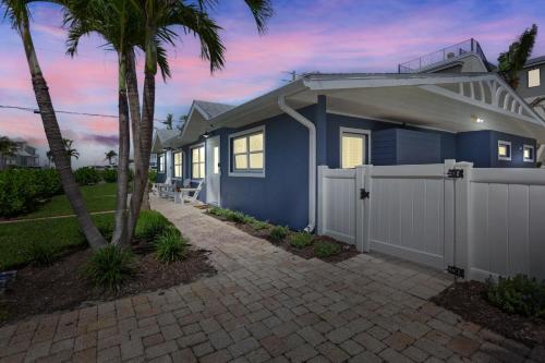 Tiki Sunrise — 4-Star Luxury Hotel in Holmes Beach, United States