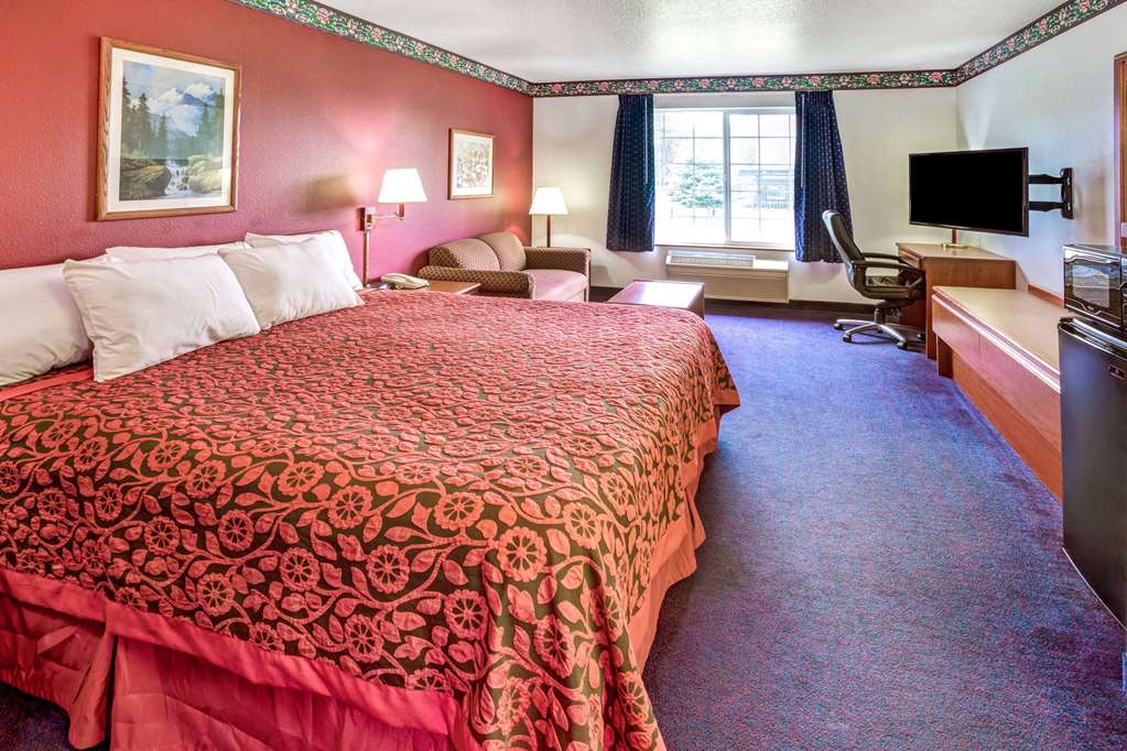 Days Inn & Suites by Wyndham Gresham - photo 13