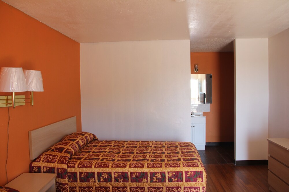 LoneStar Inn & Suites - photo 11