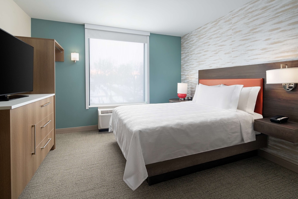 Home2 Suites by Hilton Des Moines at Drake University - photo 13