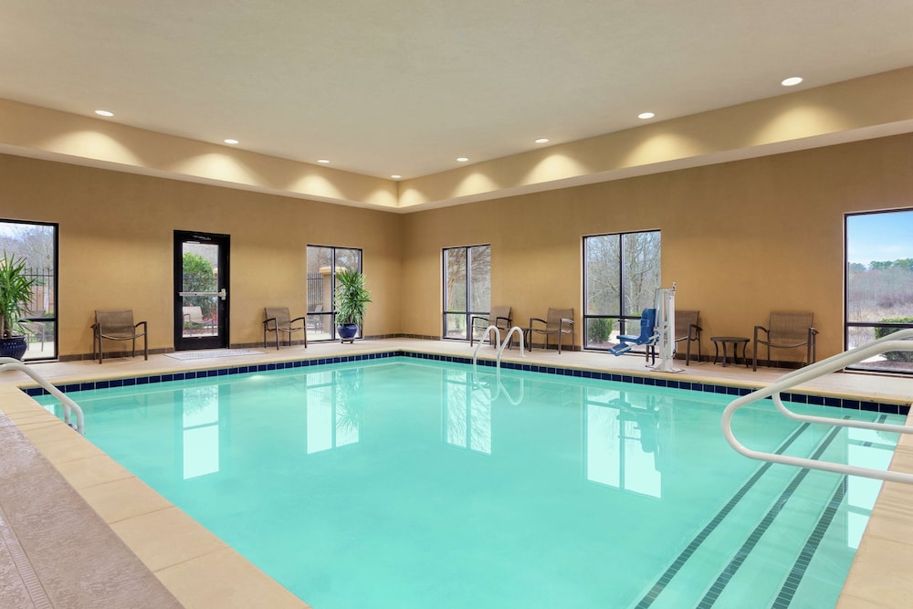 Hampton Inn and Suites Pine Bluff - photo 24