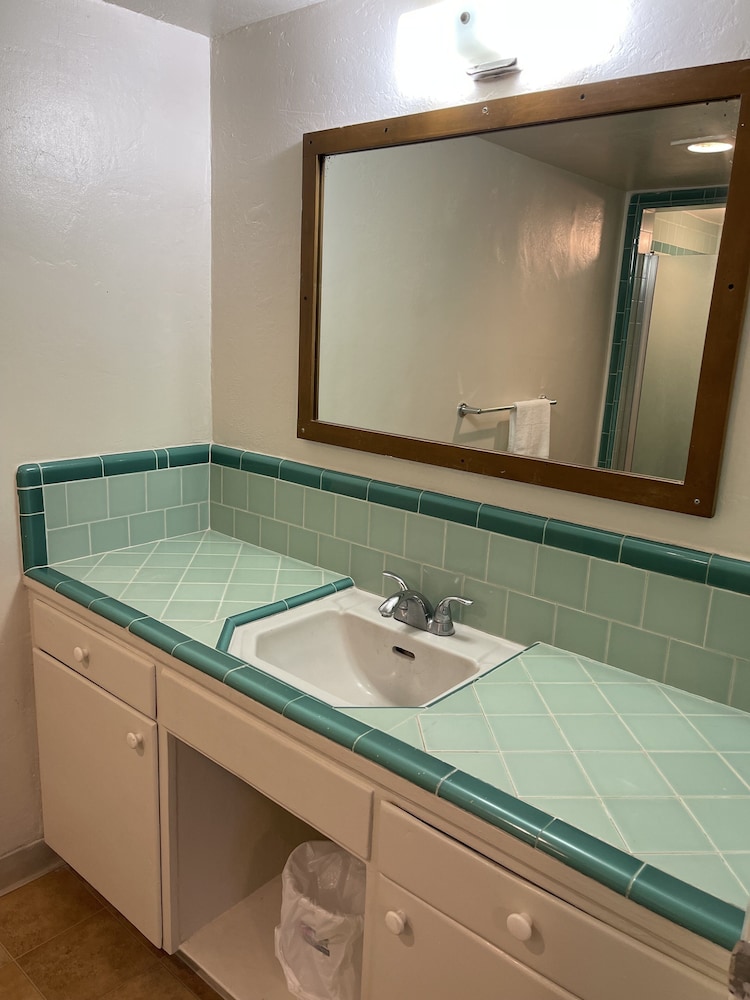 Crystal Motel - photo 16