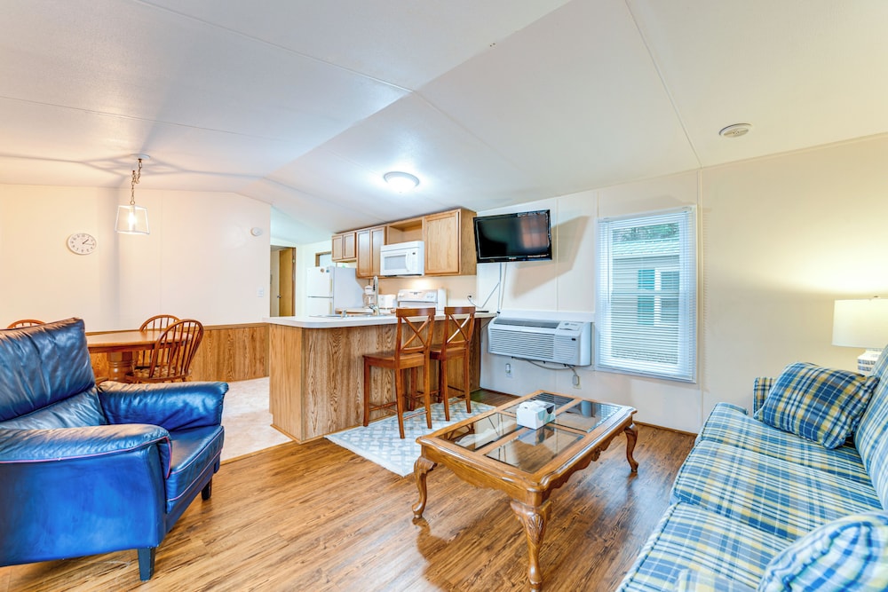 Near Trails & Slopes Relaxed Waynesville Retreat in Waynesville, United States