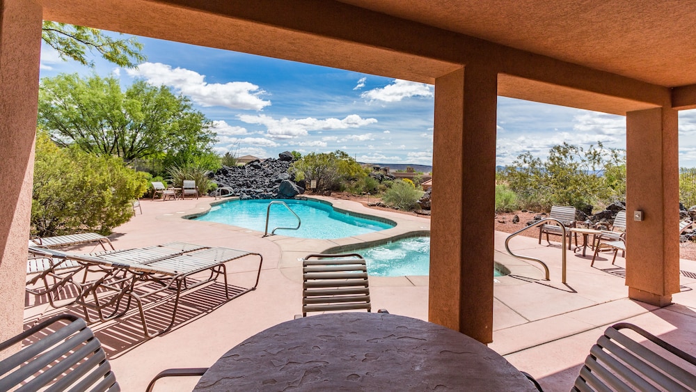 Lava Falls at Entrada Vacation Rentals — 4-Star Luxury Hotel in Santa Clara, United States