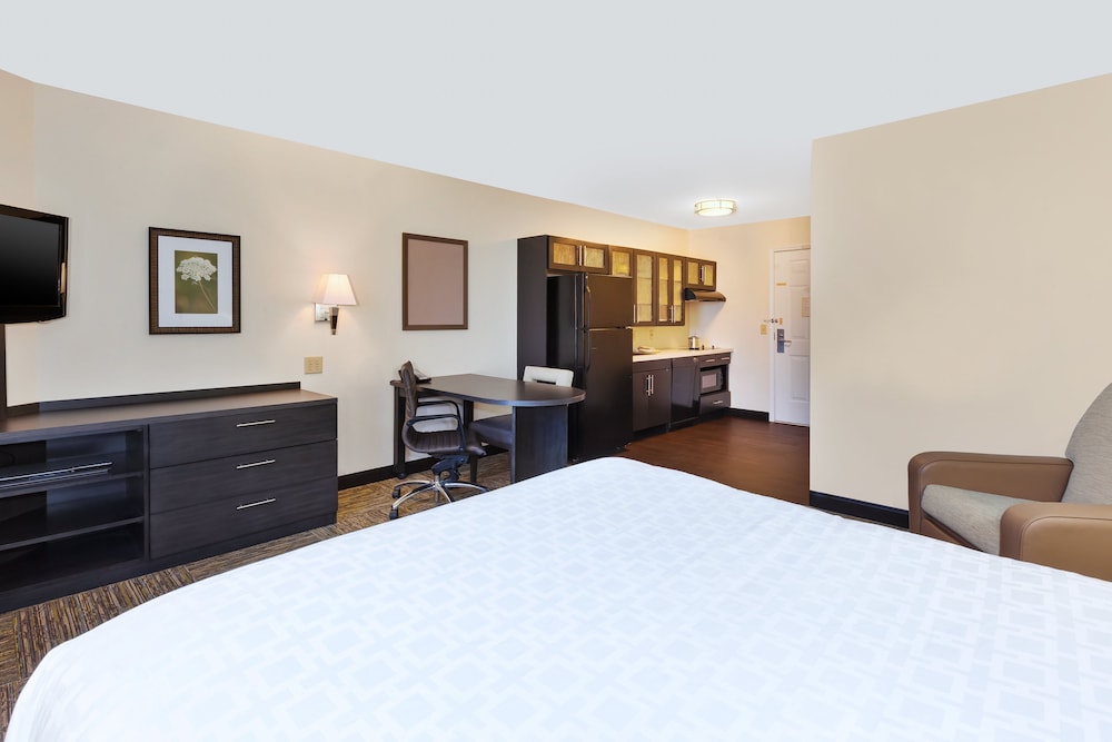 Candlewood Suites Polaris an IHG Hotel - photo 3