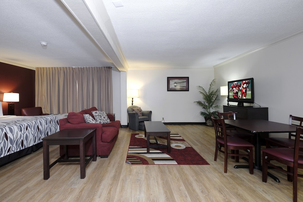 Red Roof Inn & Suites Jacksonville NC - photo 9