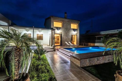 Villa Kampos — 4-Star Luxury Hotel in Kokkini Chani, Greece