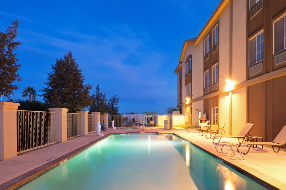 Holiday Inn Express & Suites Casa Grande an IHG Hotel - photo 13