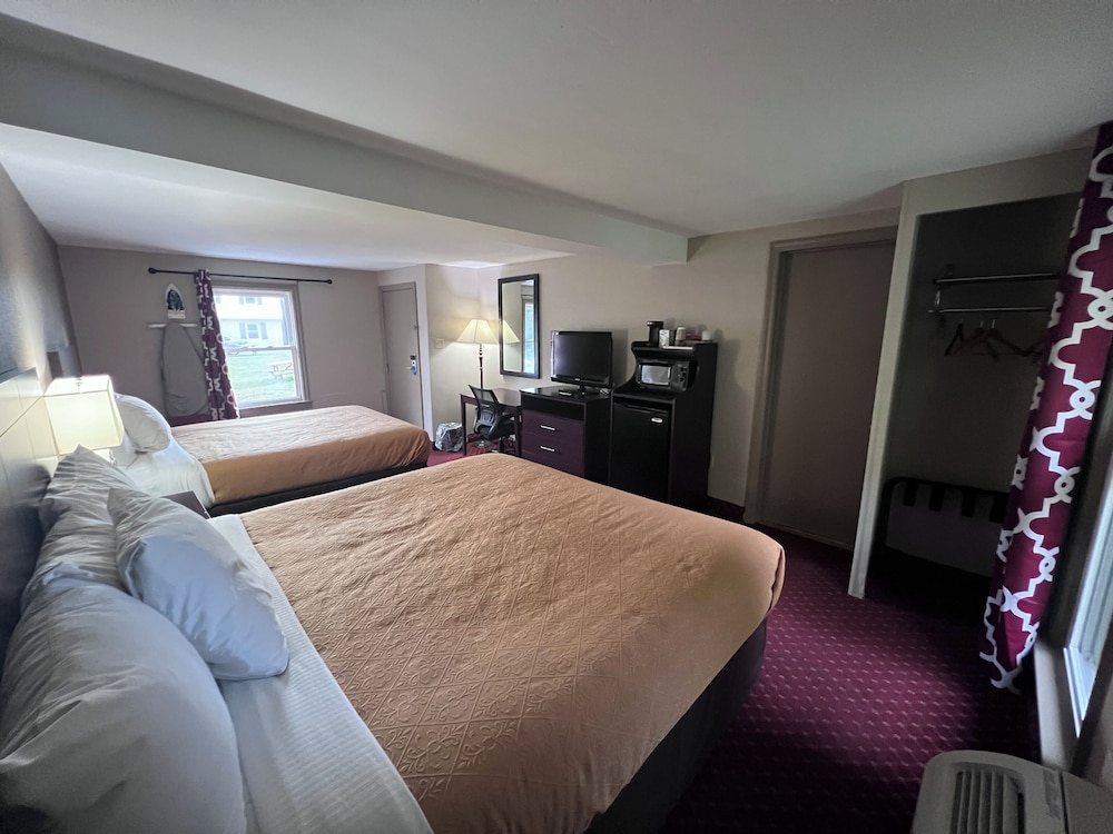 Rodeway Inn & Suites Hershey Chocolate Avenue - photo 17