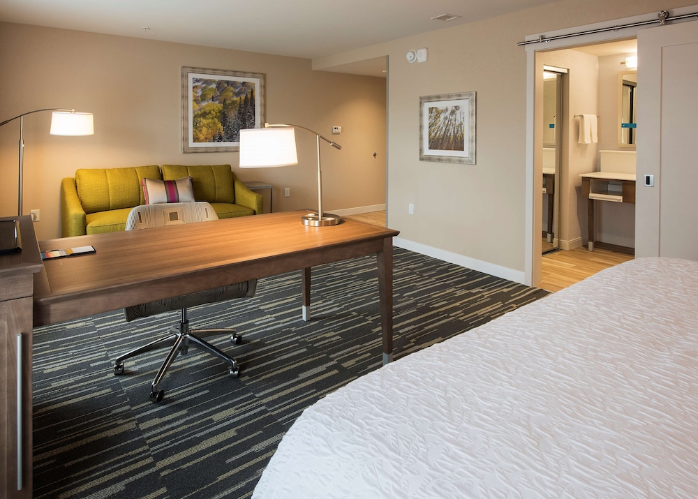 Hampton Inn & Suites Seattle Redmond - photo 11