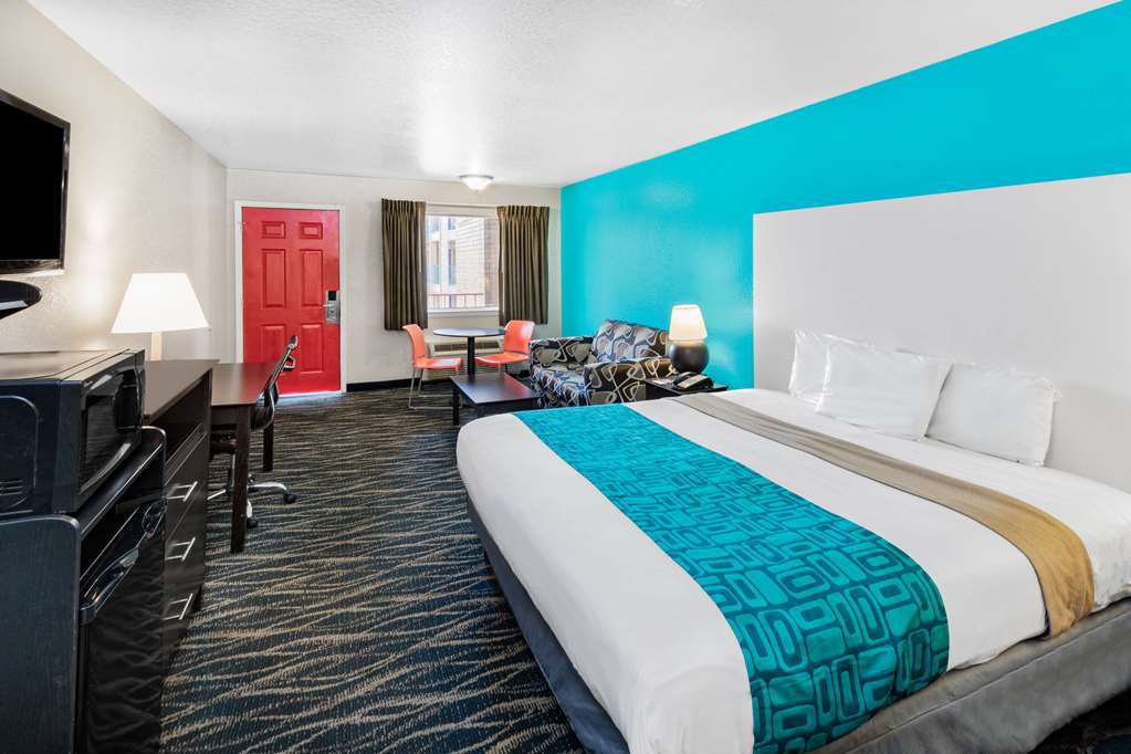 Howard Johnson by Wyndham Houston Hobby Airport - photo 29