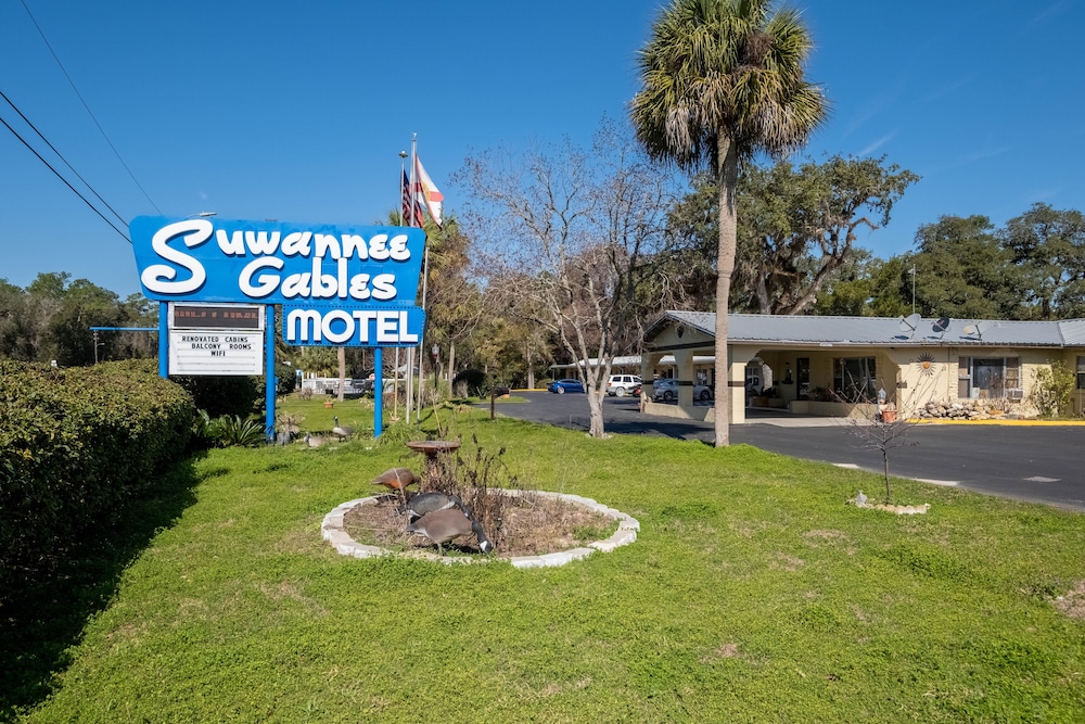 Suwannee Gables Motel and Marina - photo 16