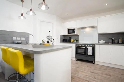 Abalyne Beach House Stunning 4 bedroom beach house Sea views throughout modern and bright house