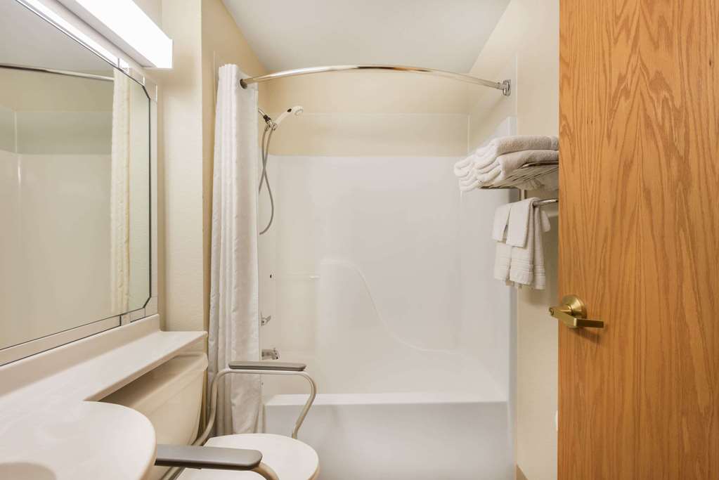 Microtel Inn & Suites by Wyndham Sainte Genevieve - photo 9