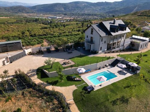 Boutique Finca Esencial Hotel Rural — hotel in Villafranca Del Bierzo