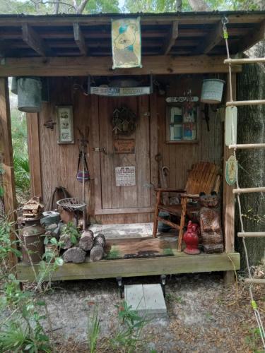 Sky Acres Aka The Tin Cottage 21120790 — Chiefland