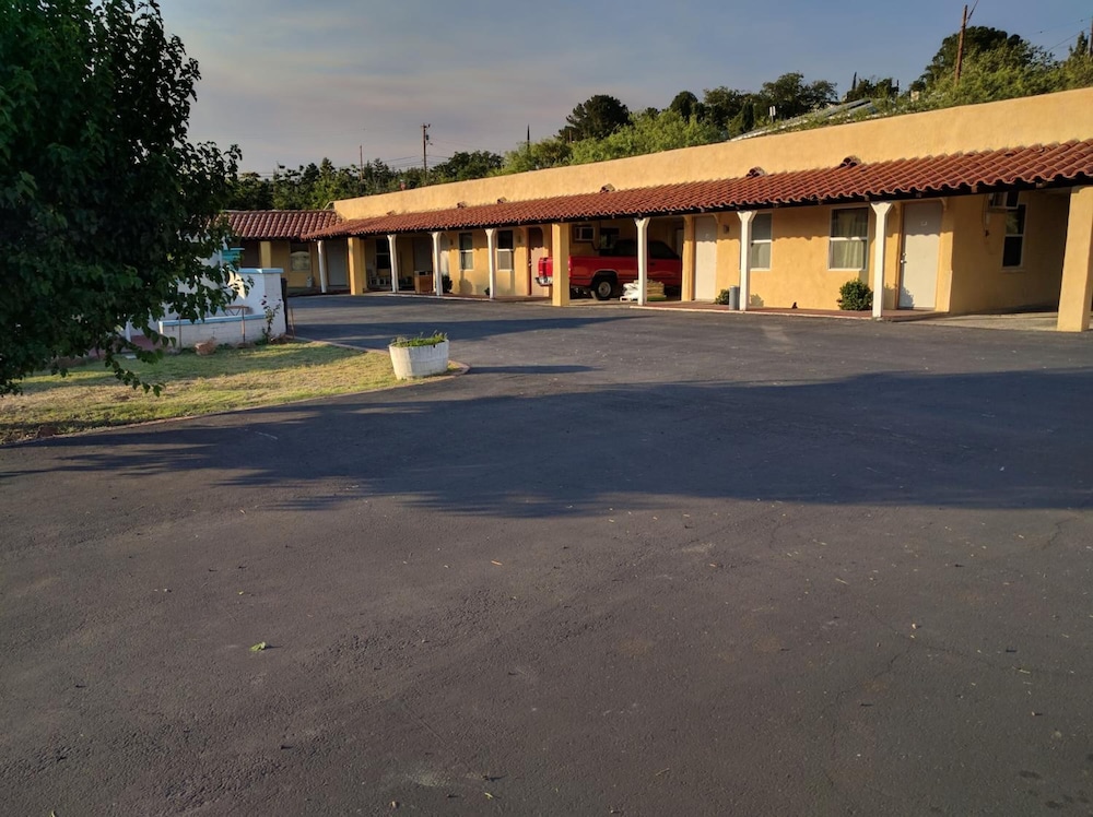El Rey Motel - photo 32