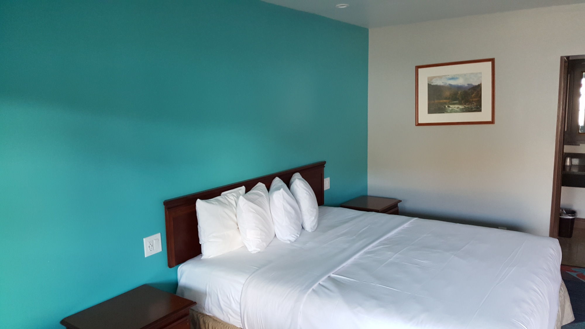 Fortuna Redwood Inn - photo 6