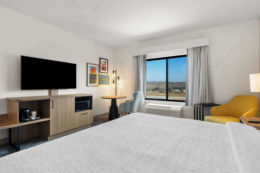 Hampton Inn & Suites by Hilton Corona - photo 16