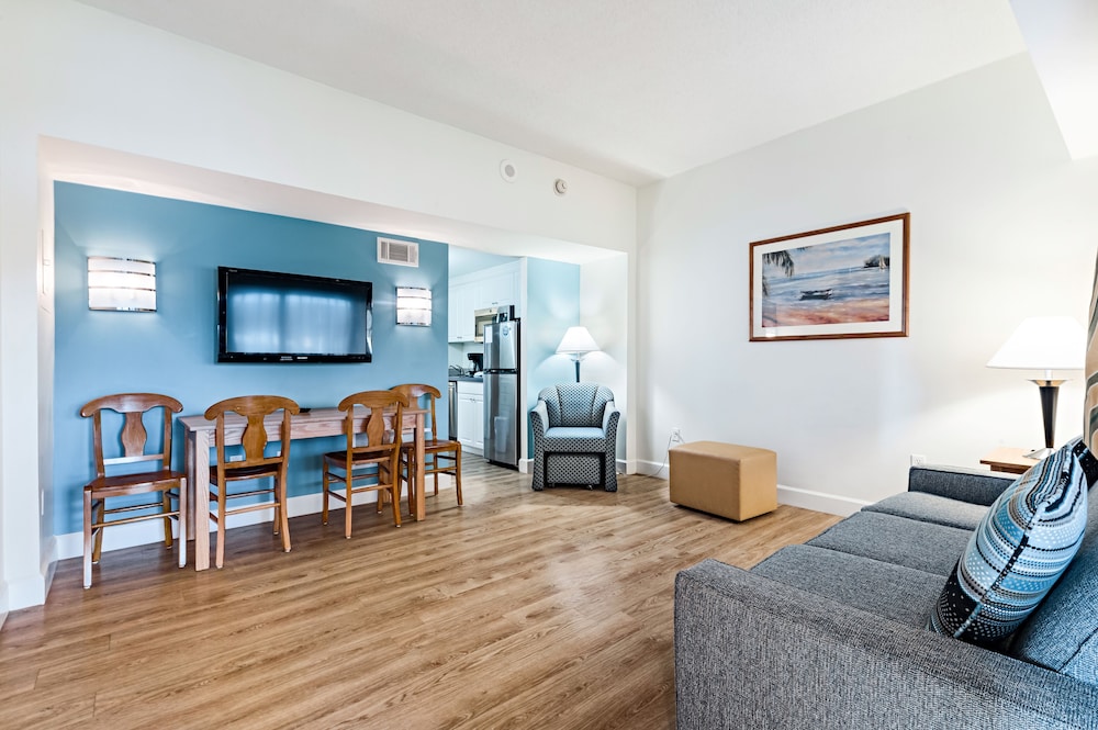 The Atrium Resort - last minute hotel in Virginia Beach