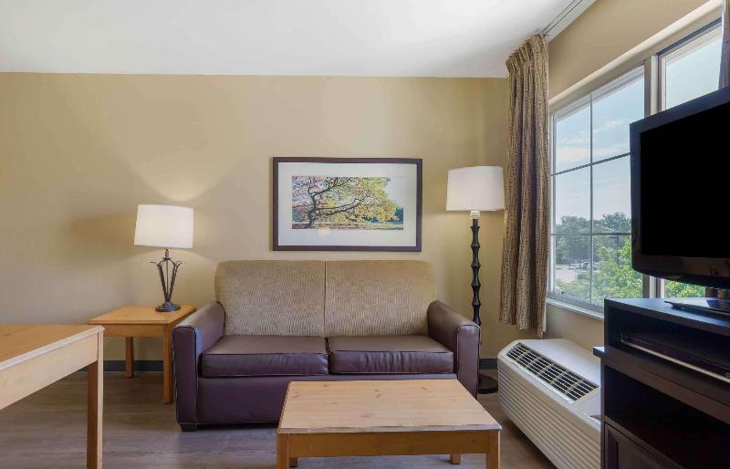 HomeTowne Studios by Red Roof Chantilly - photo 32