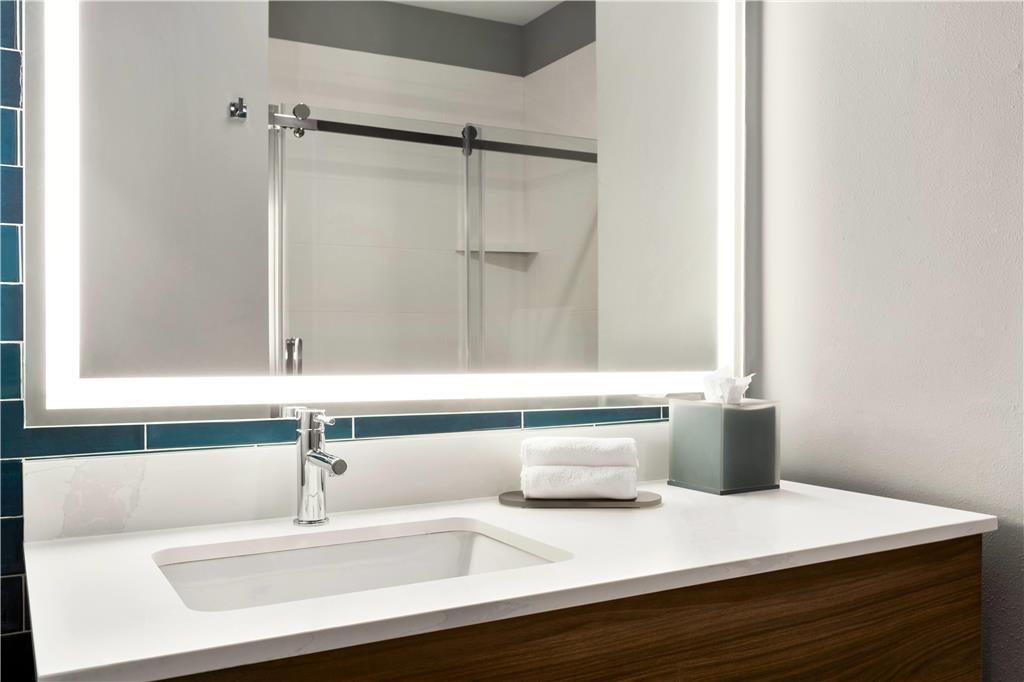La Quinta Inn & Suites by Wyndham Mount Laurel Moorestown - photo 38