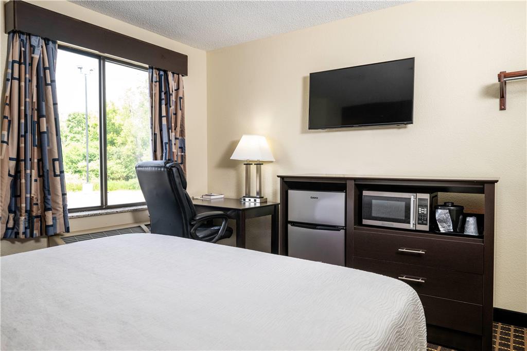 Baymont Inn & Suites by Wyndham Mukwonago - photo 32
