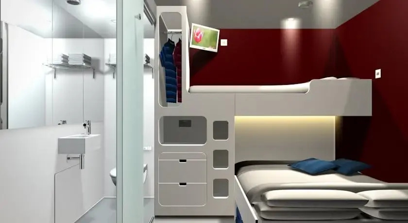 Snoozebox Silverstone Hotel in Towcester, United Kingdom