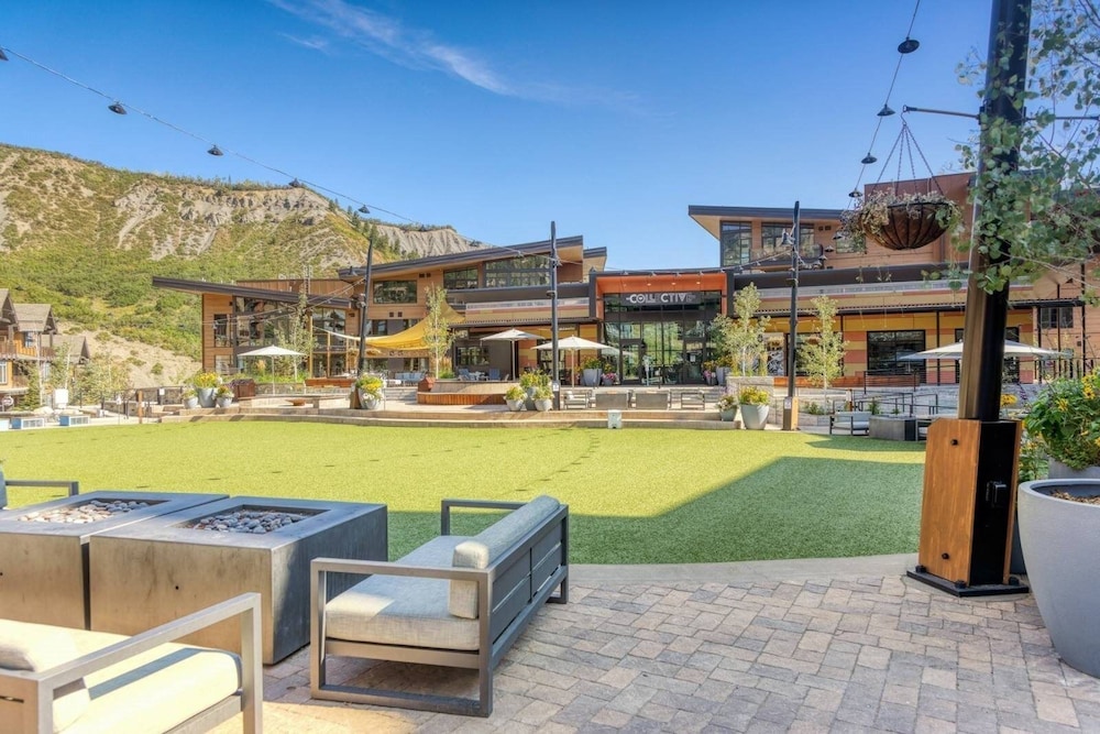 Luxury Ski in Ski out 1 Bedroom Colorado Resort Vacation Rental in the Heart of Snowmass Base Village - photo 31
