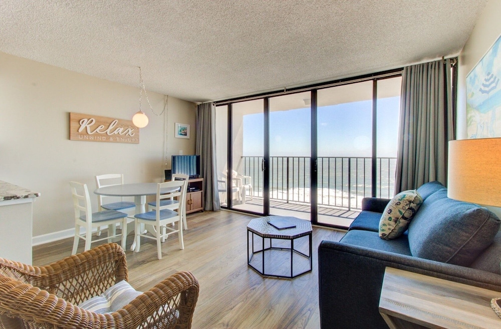 1010 Relax Unwind Enjoy by Atlantic Towers — 4-Star Luxury Hotel in Carolina Beach, United States