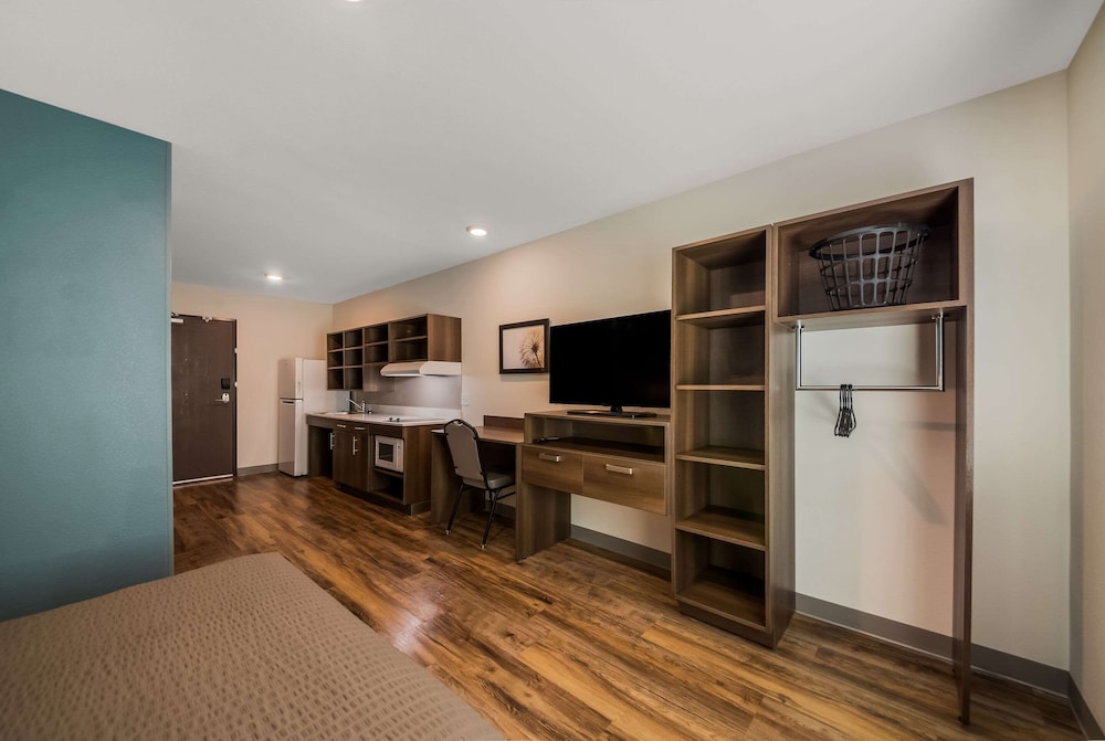 WoodSpring Suites Inverness - photo 15