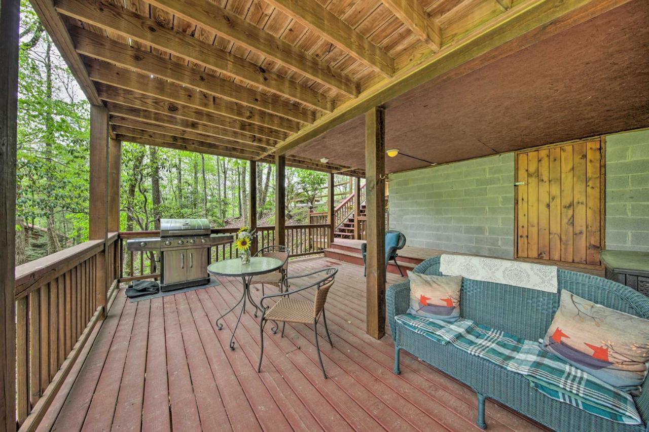 Peaceful Blue Ridge Cabin with Decks And Fire Pit — 4-Star Luxury Hotel in Blue Ridge, United States