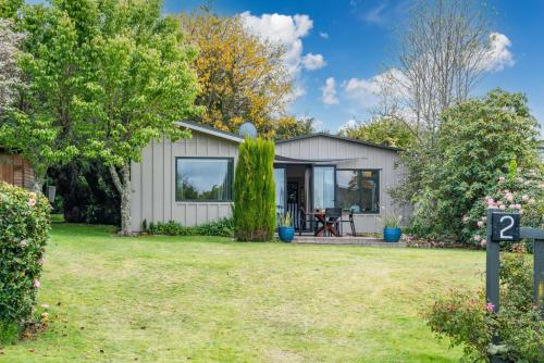 Lake view Hideaway Acacia Bay in Taupo, New Zealand