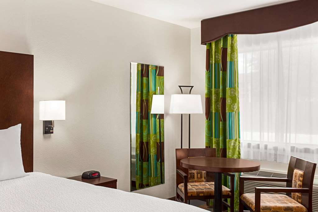 Ramada by Wyndham San Antonio Near SeaWorld Lackland AFB - photo 12