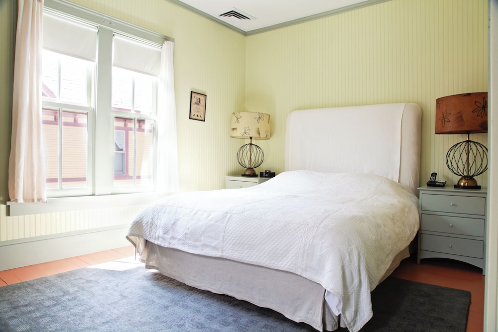The Porches Inn at Mass MoCA - photo 25