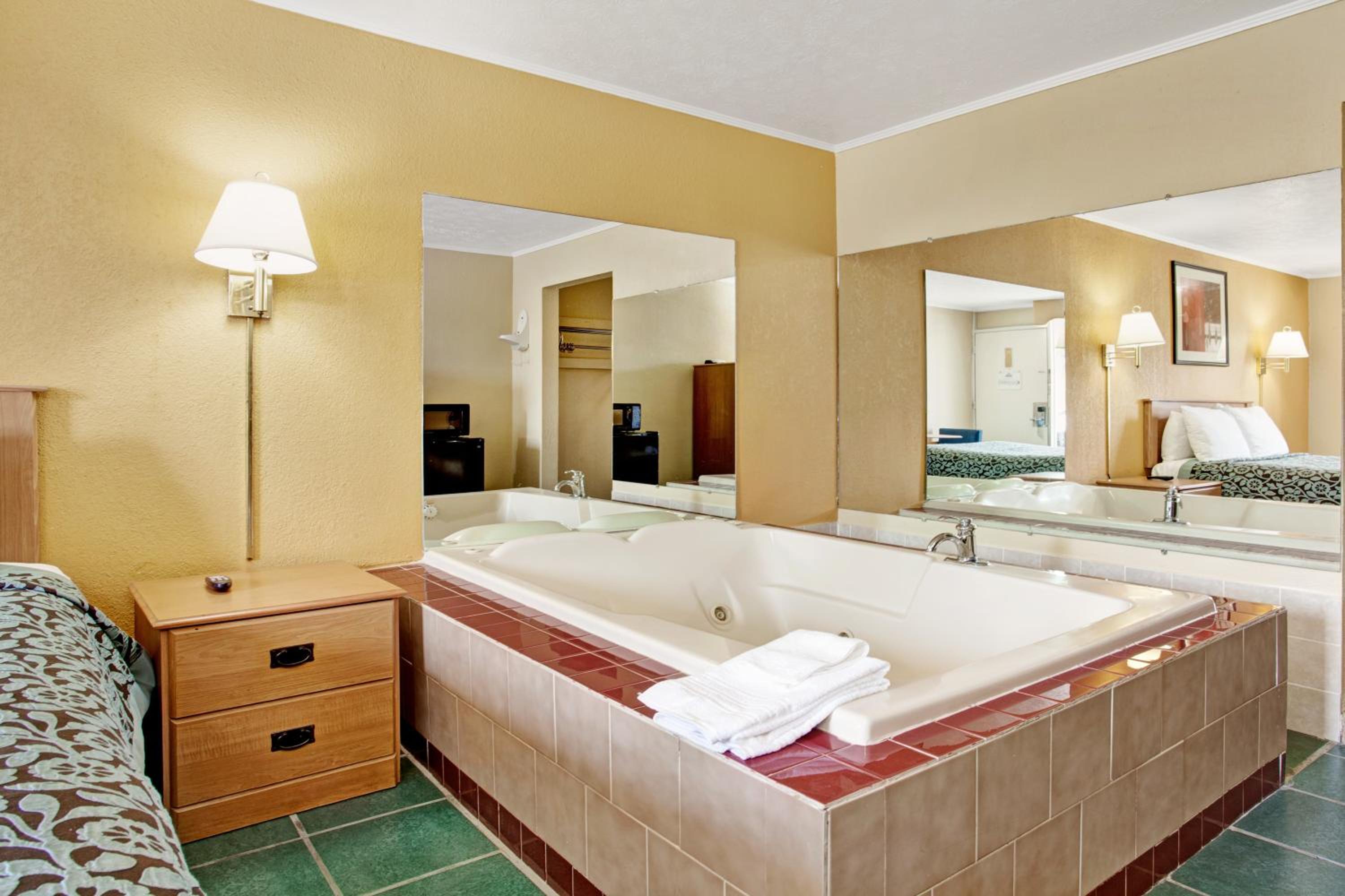 Days Inn by Wyndham Knoxville West - photo 20
