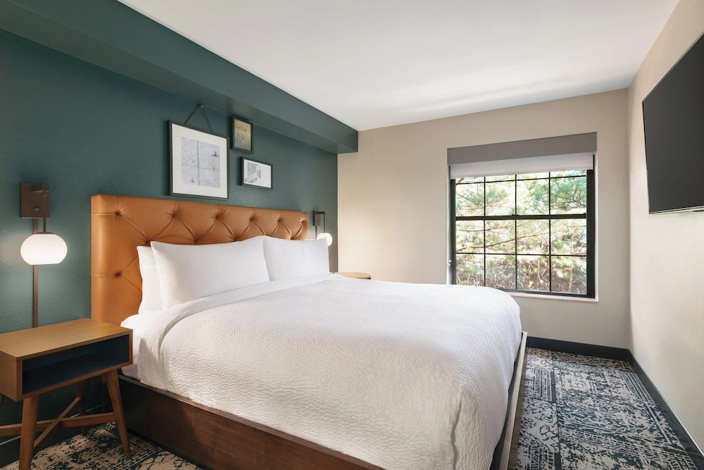 Four Points by Sheraton Raleigh Arena - photo 8