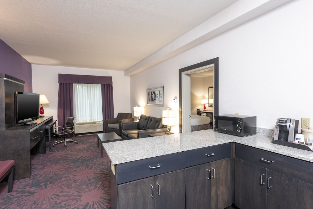 Holiday Inn Express Hotels & Suites Columbus Polaris Parkway by IHG - photo 20